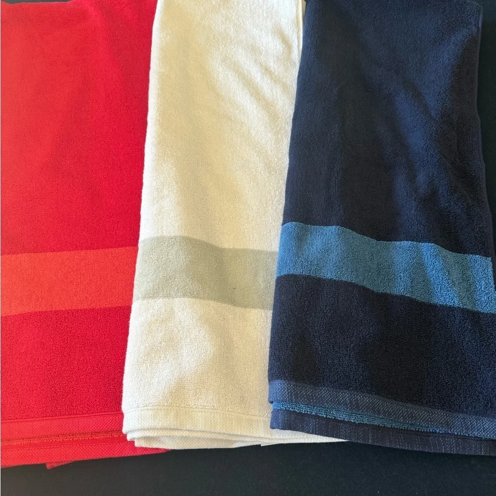 HP🎉LACOSTE trio of 100% cotton towels- classic alligator brand. Zoom in 4 deets